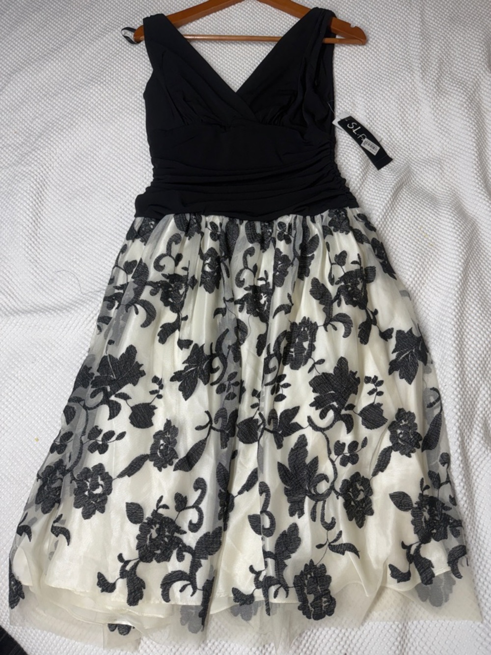SL FASHIONS - Black & Ivory Floral Lace Cocktail Dress - Size10